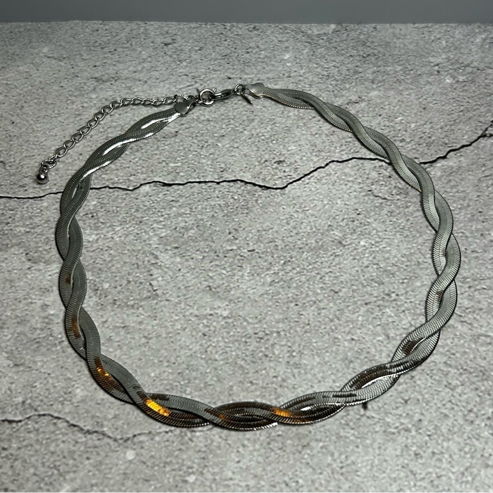 Avon Silver Tone Necklace